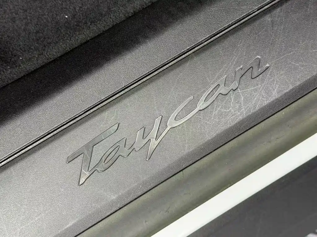 Porsche Taycan 2023 — фото 10