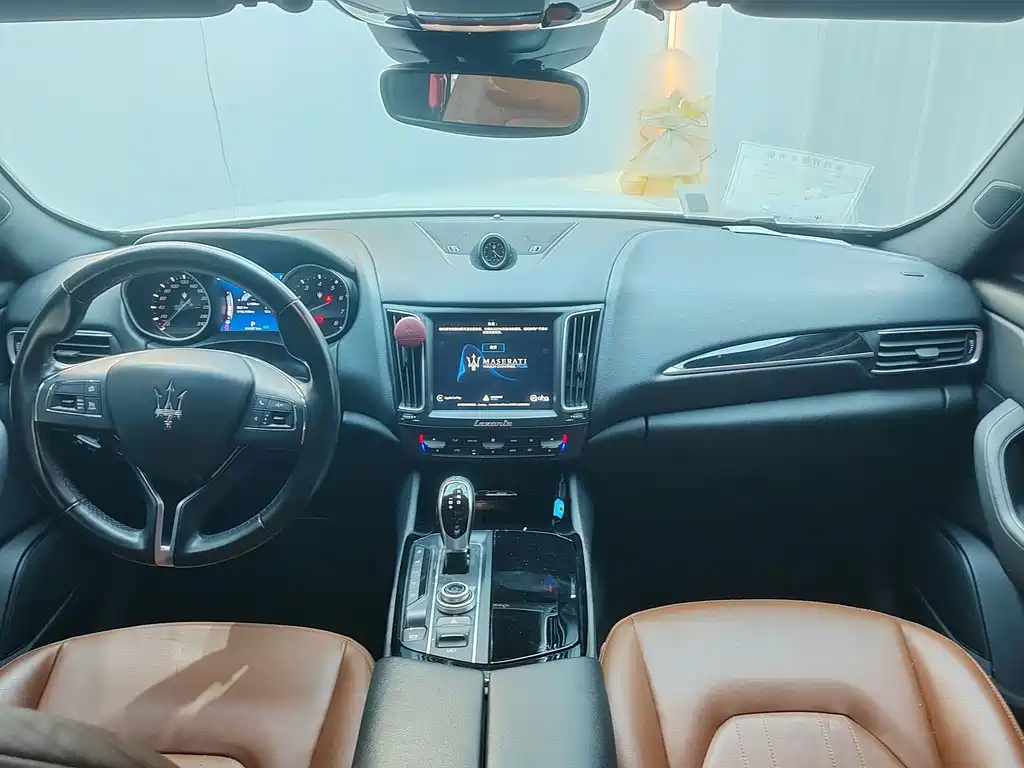 Maserati Levante 2018 — фото 11