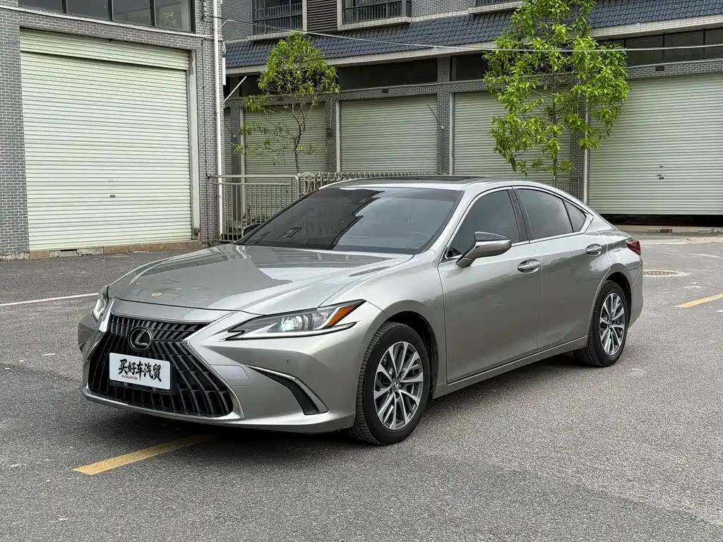 Lexus ES 2023 — фото 1