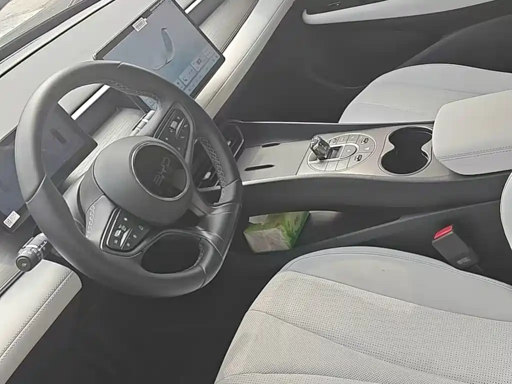 BYD Seal 05 DM-i 2025 — фото 2