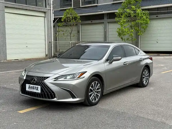Lexus ES 2023