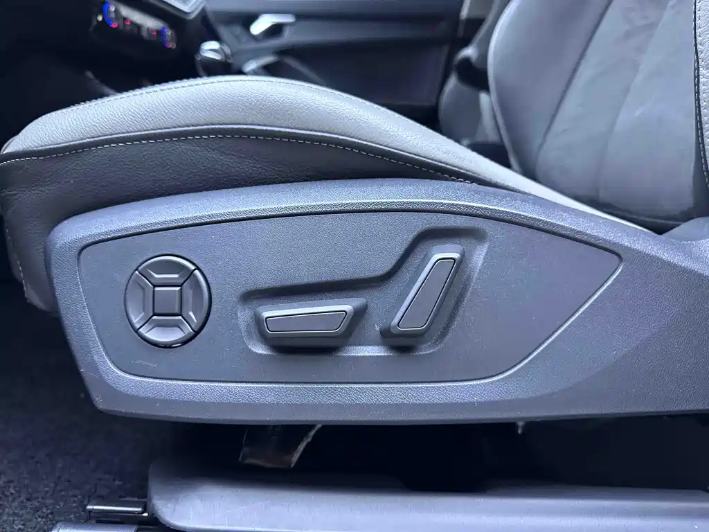 Audi Q3 2023 — фото 16
