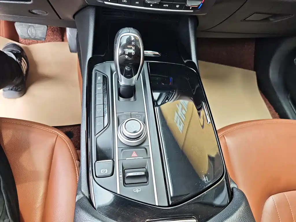 Maserati Levante 2017 — фото 14