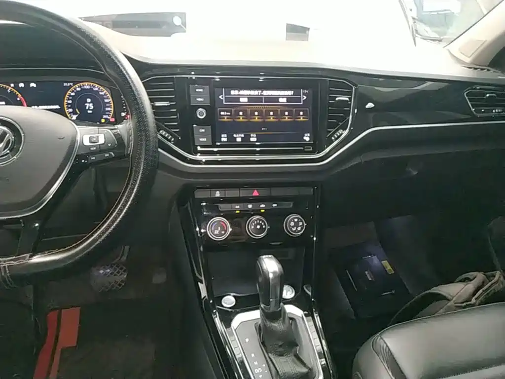Volkswagen T-Roc 2020 — фото 13