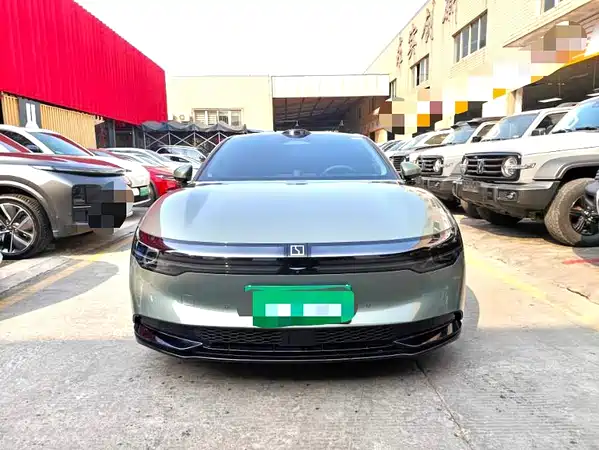 Zeekr 007 2025