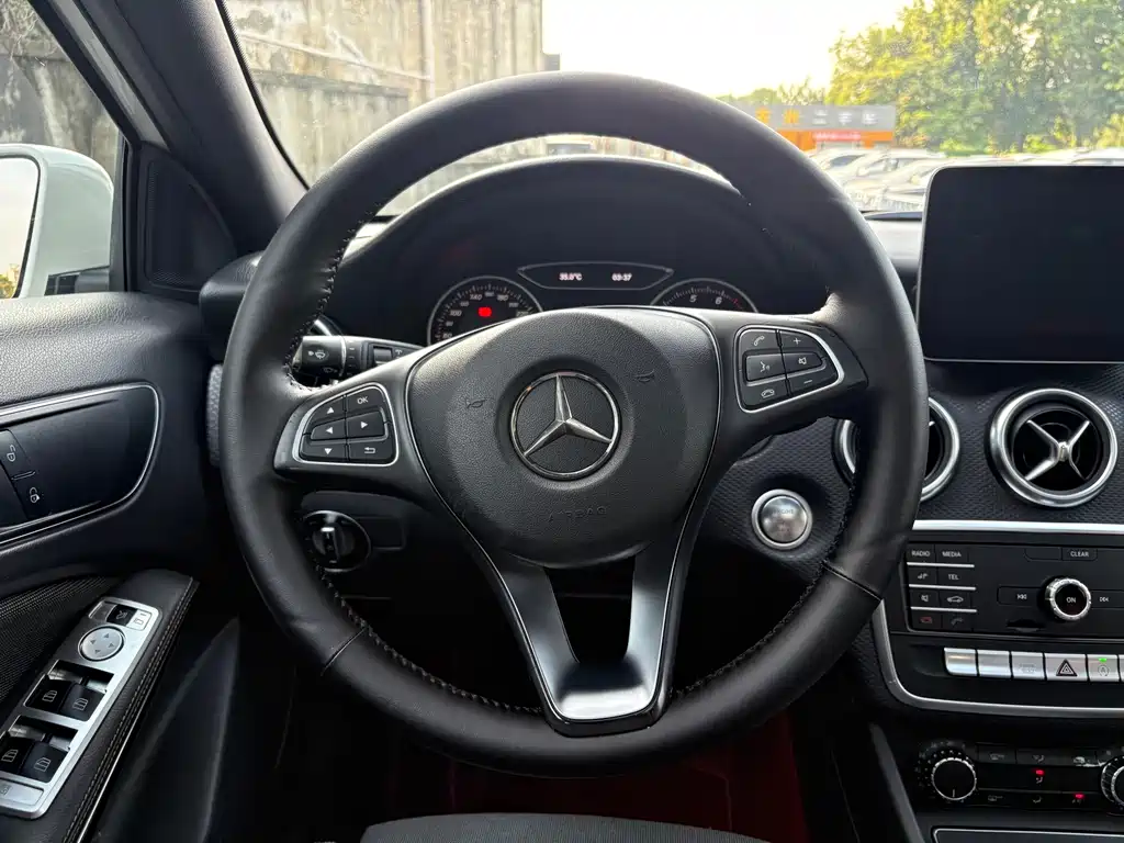 Mercedes-Benz A-Class 2018 — фото 14