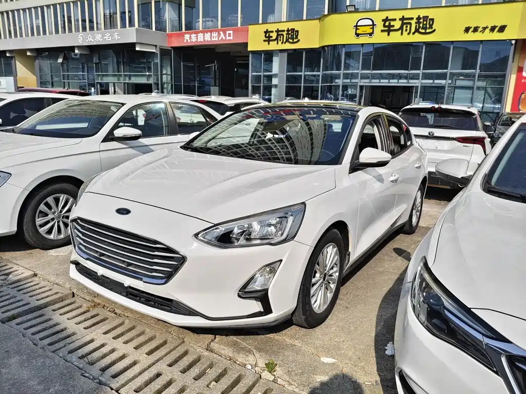 Ford Focus 2019 — фото 1