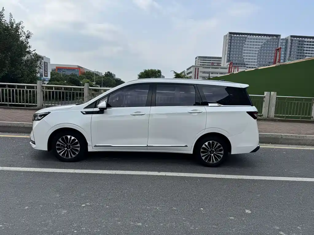 Wuling Jiachen 2023