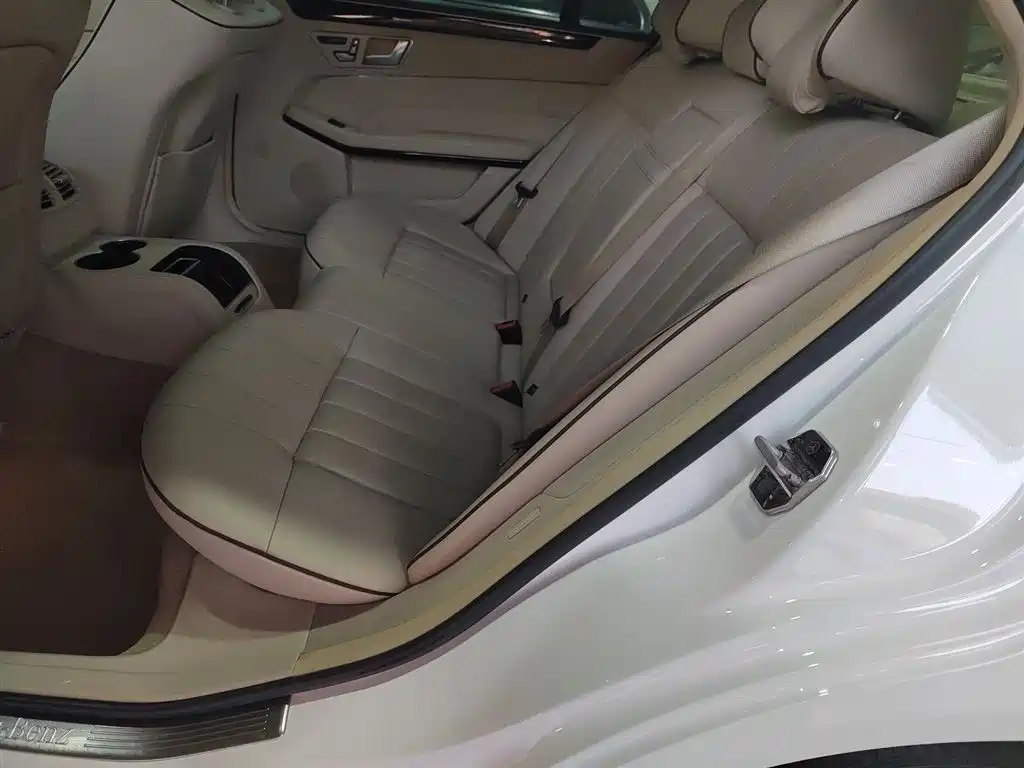 Mercedes-Benz E-Class 2015 — фото 17