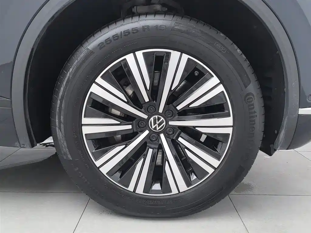 Volkswagen Touareg New Energy 2021 — фото 17