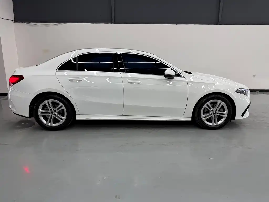 Mercedes-Benz A-Class 2023 — фото 7