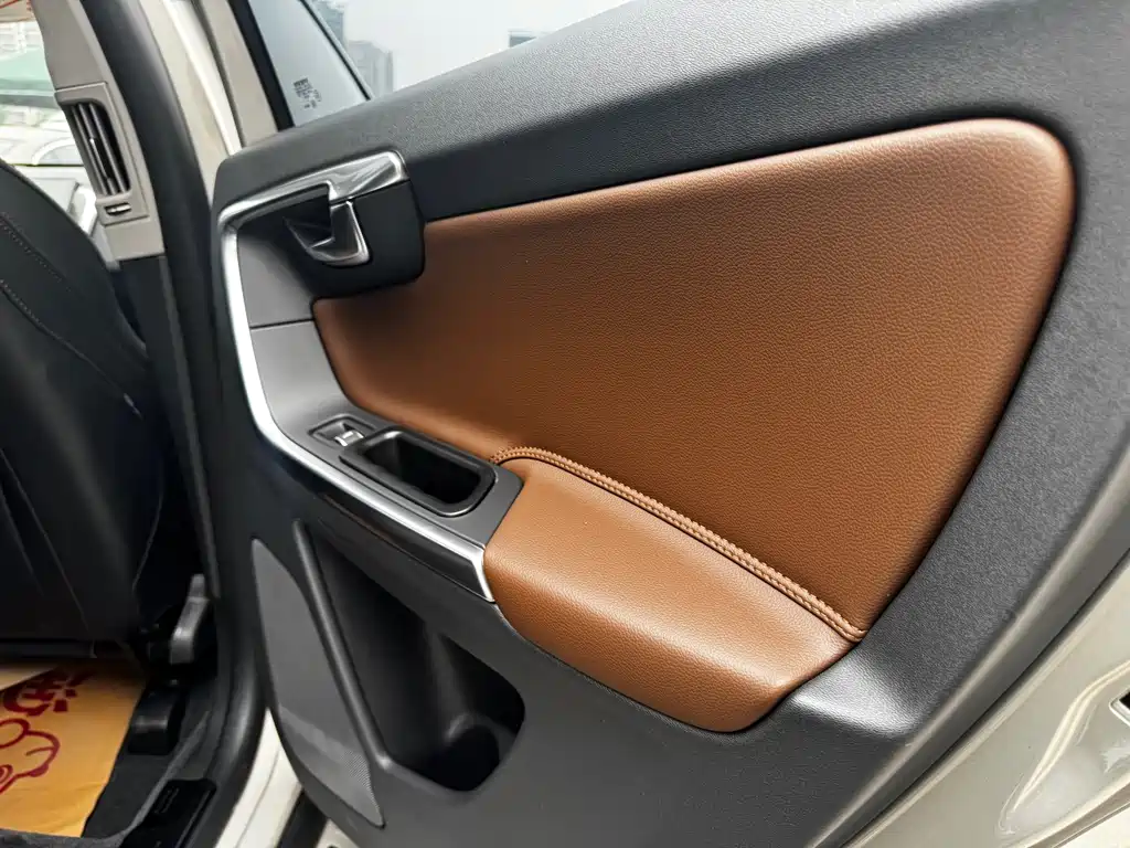 Volvo XC60 2016 — фото 29
