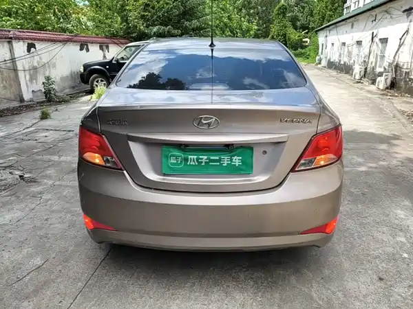 Hyundai Accent 2015