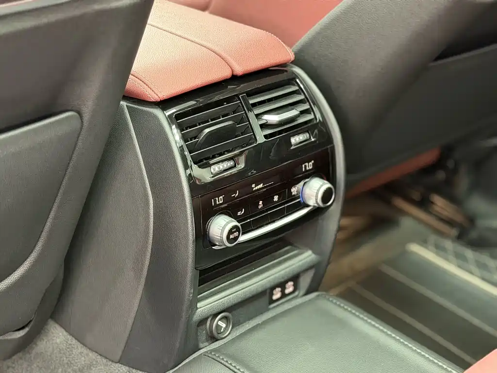 BMW 5 Series 2021 — фото 15