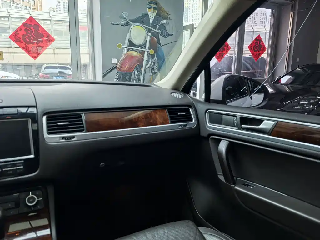 Volkswagen Touareg 2015 — фото 11