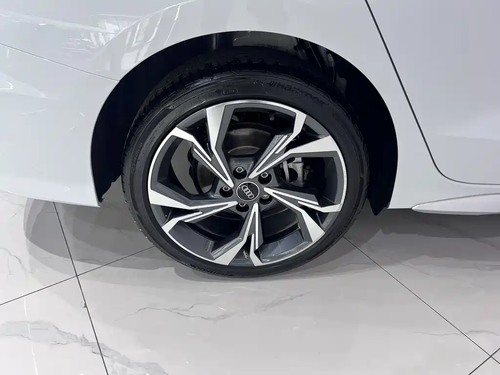 Audi A3 2023 — фото 19