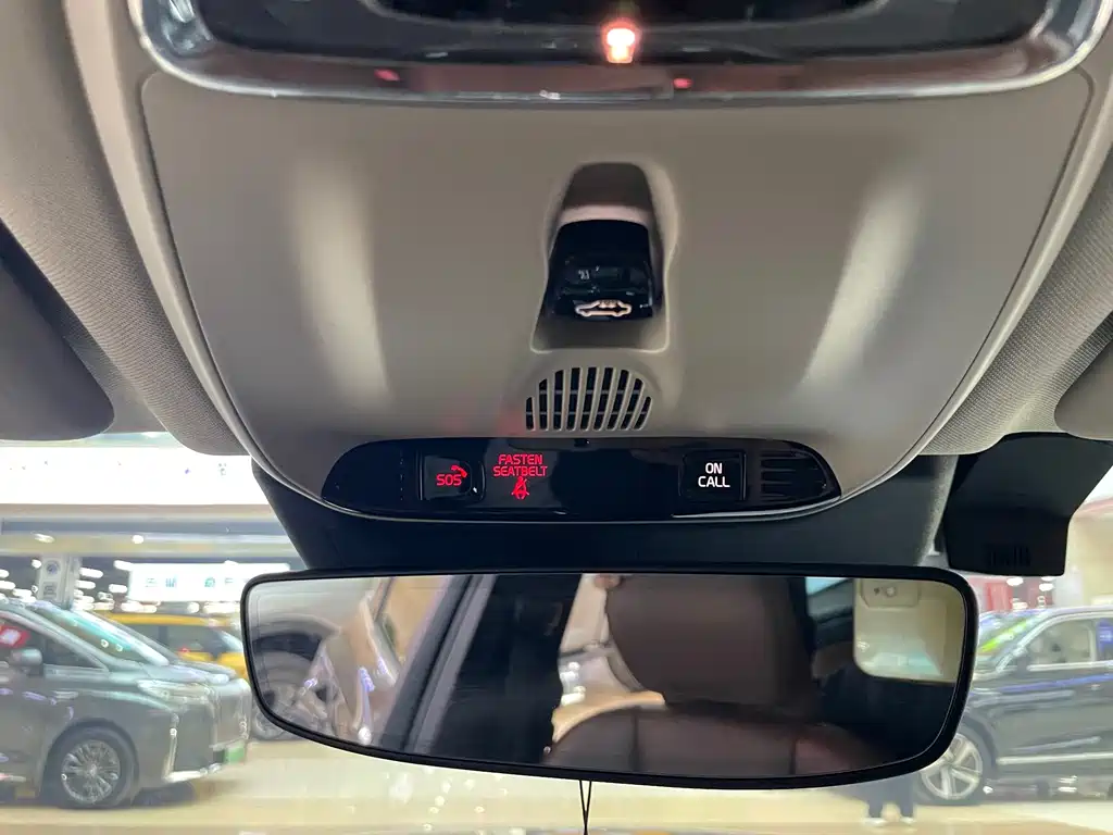 Volvo XC60 2018 — фото 15