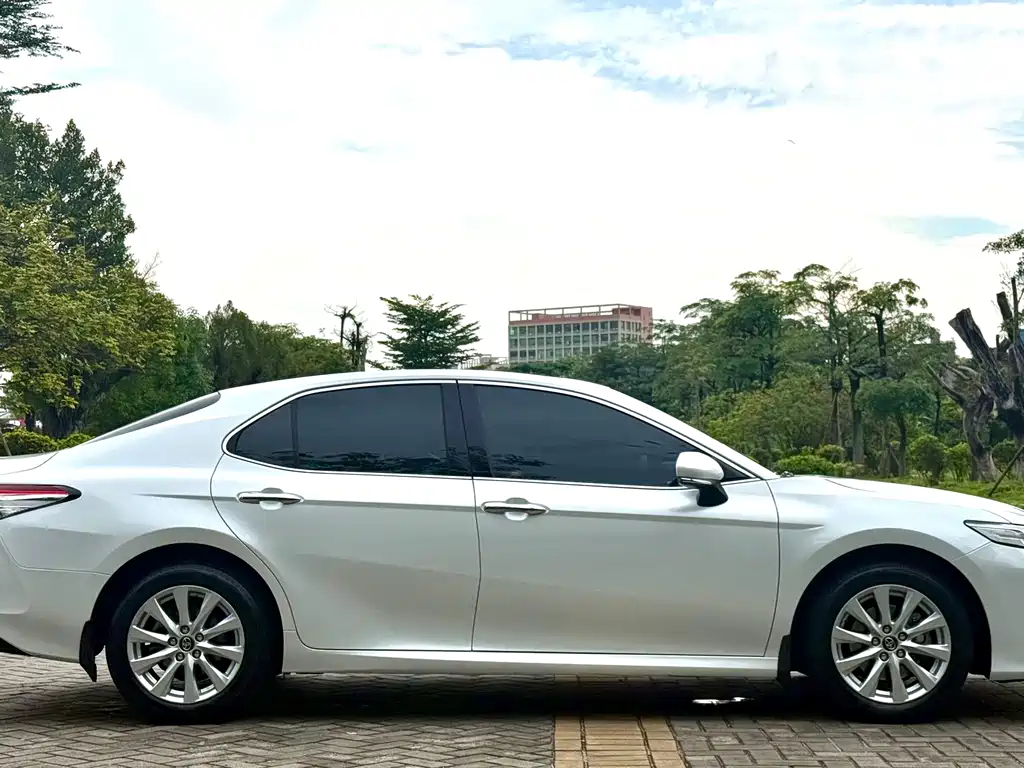 Toyota Camry 2020 — фото 20
