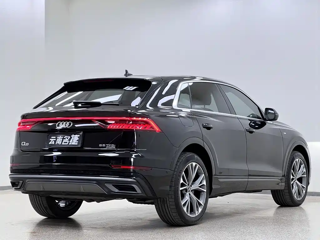 Audi Q8 2021 — фото 7