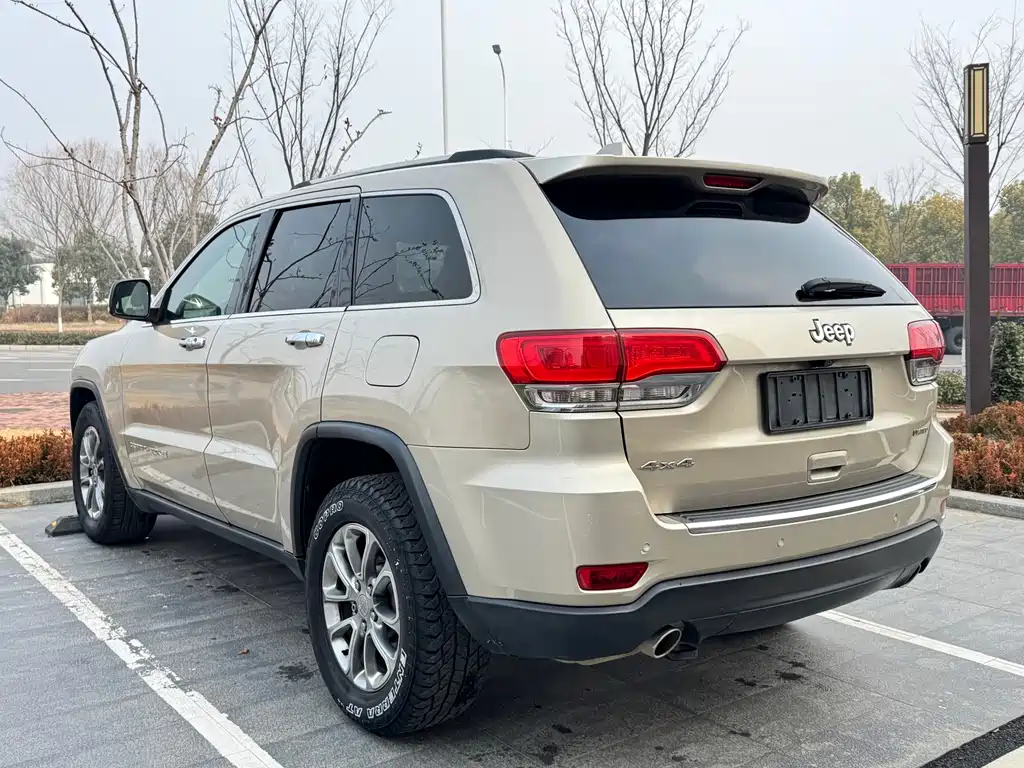 Jeep Grand Cherokee 2015 — фото 6