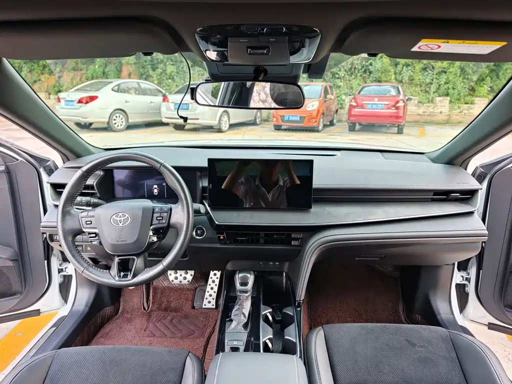Toyota Camry 2024 — фото 12