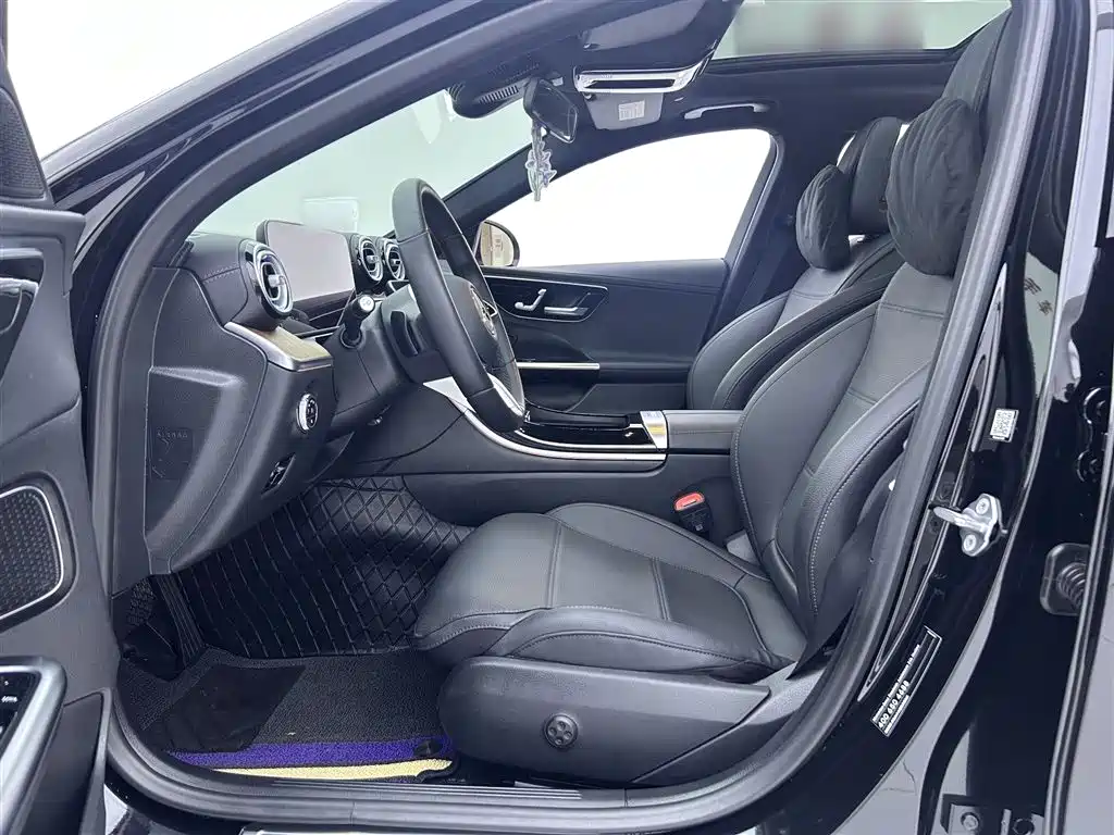 Mercedes-Benz C-Class 2023 — фото 12