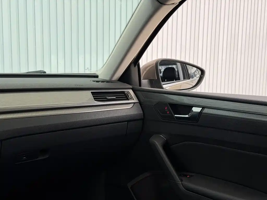 Volkswagen Passat 2017 — фото 20