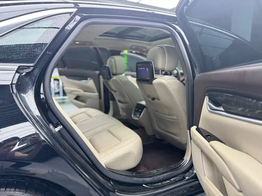 Cadillac XTS 2015 — фото 15