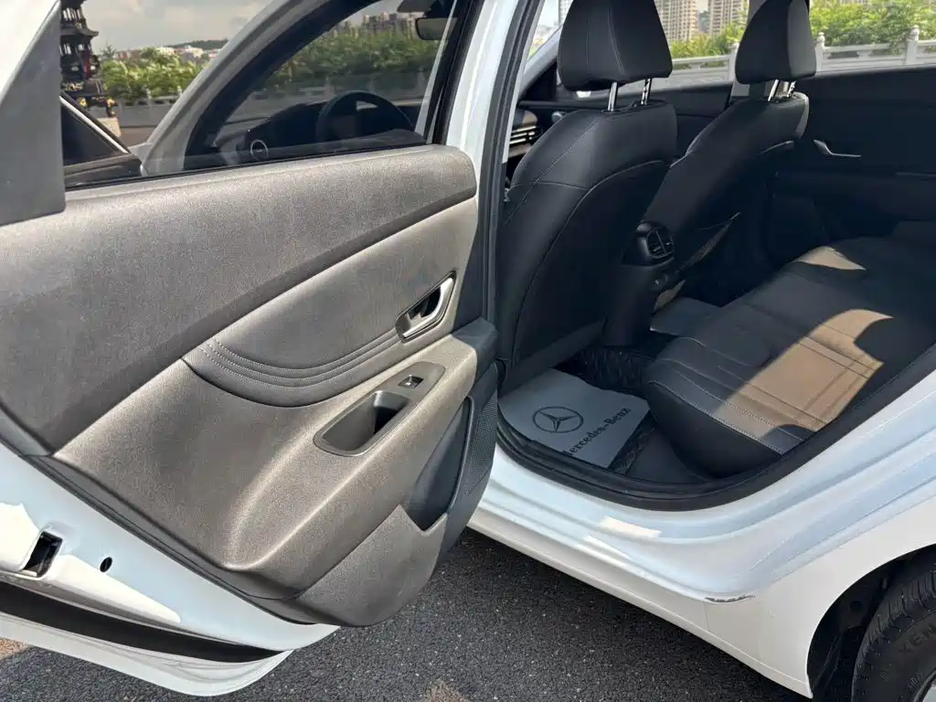 Hyundai Elantra 2024