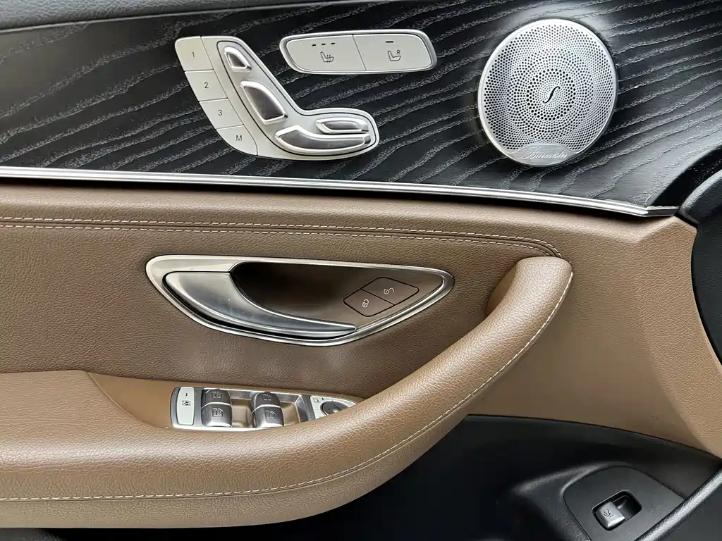Mercedes-Benz E-Class 2019 — фото 19