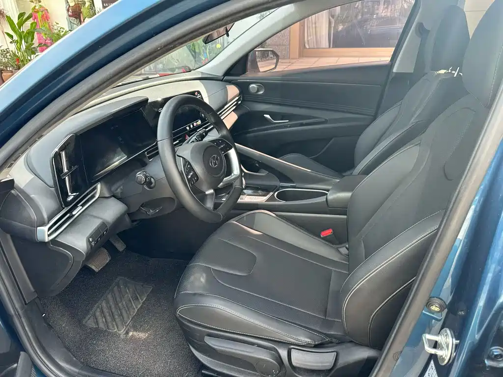 Hyundai Elantra 2022