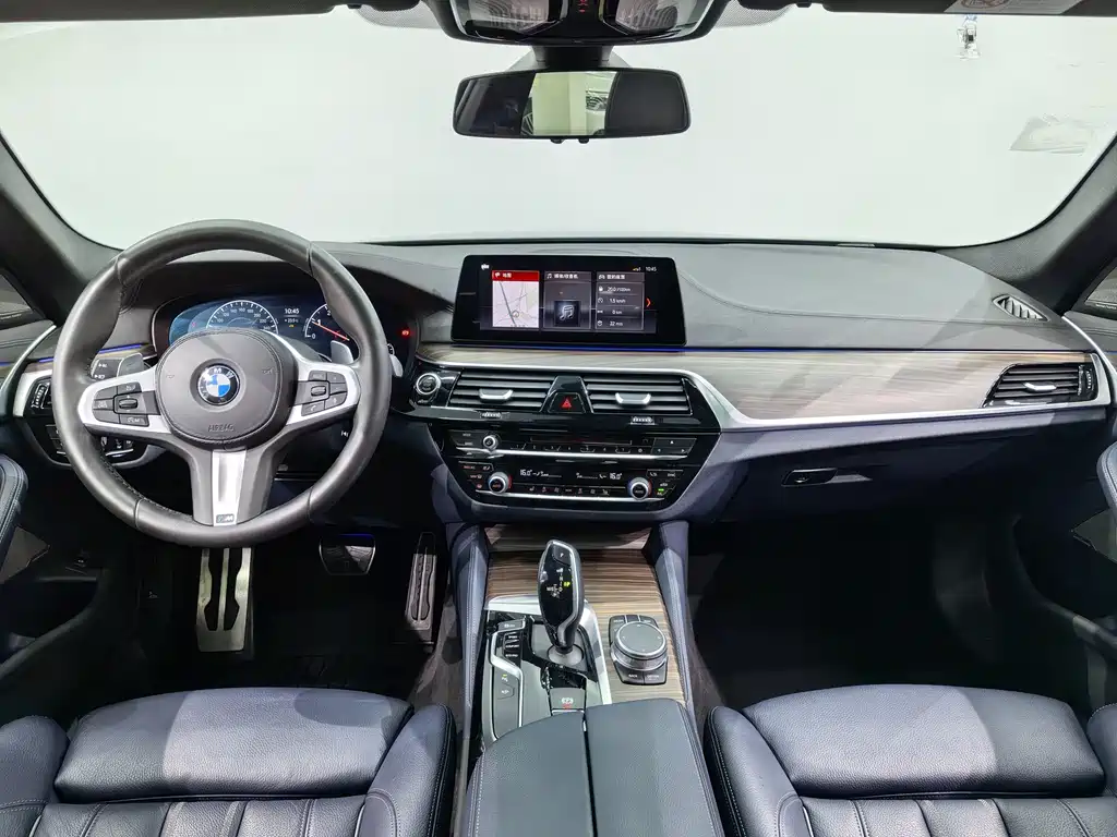 BMW 5 Series 2019 — фото 8