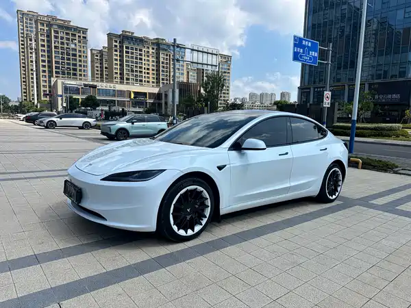 Tesla Model 3 2024