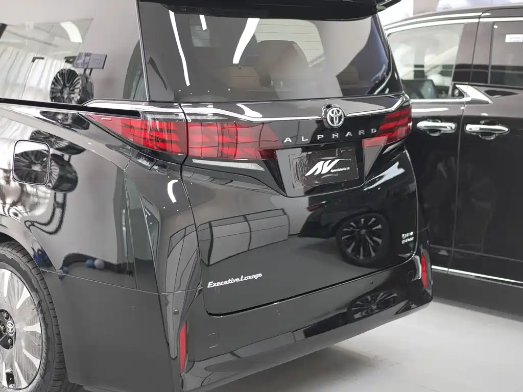 Toyota Alphard 2023 — фото 5