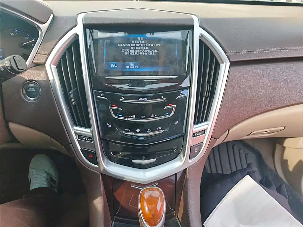 Cadillac SRX 2015 — фото 13