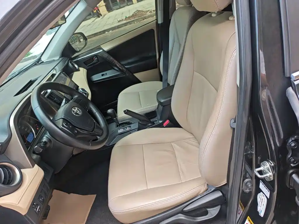 Toyota RAV4 2015 — фото 15