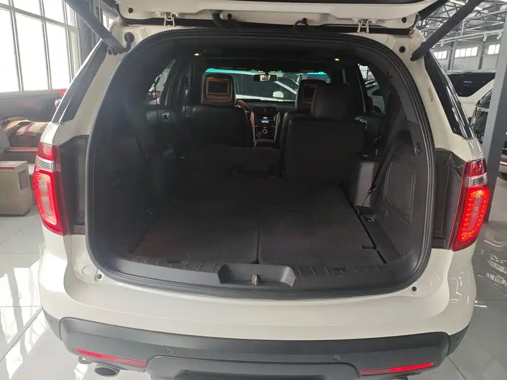 Ford Explorer 2015 — фото 16