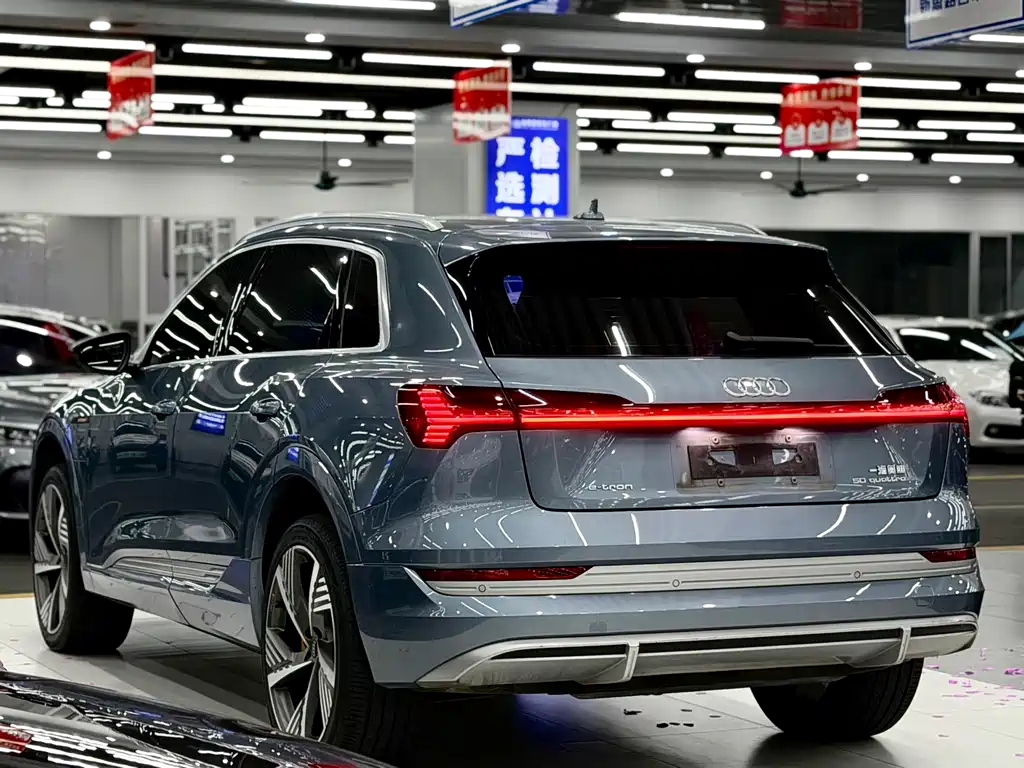 Audi e-tron 2021 — фото 4