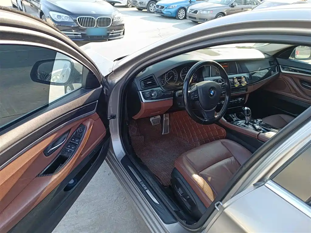 BMW 5 Series 2016 — фото 16