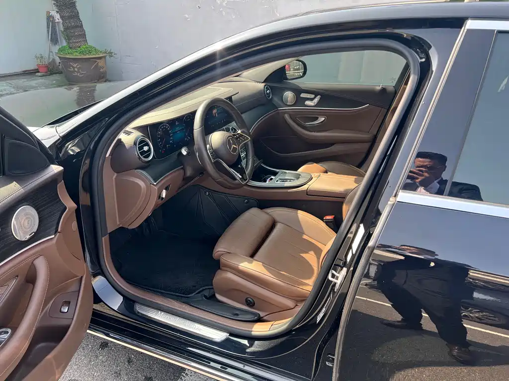 Mercedes-Benz E-Class 2022 — фото 11