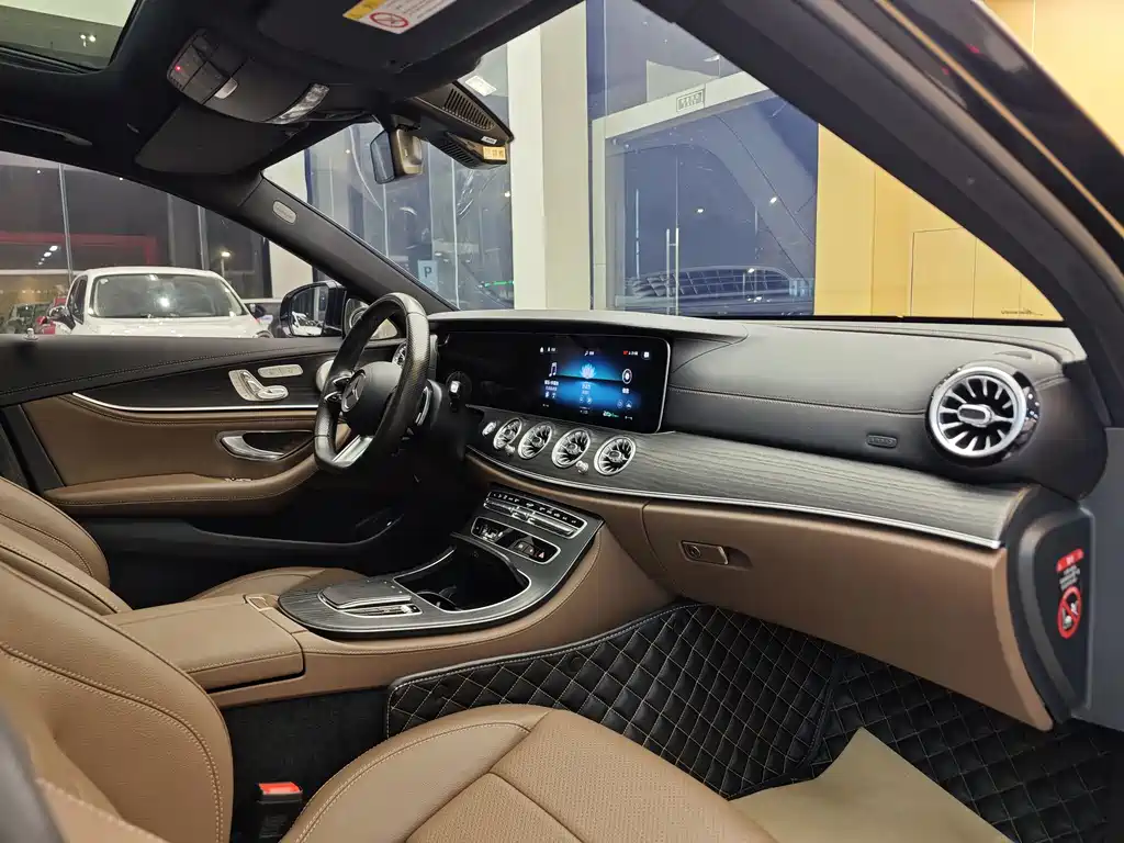 Mercedes-Benz E-Class 2023 — фото 34