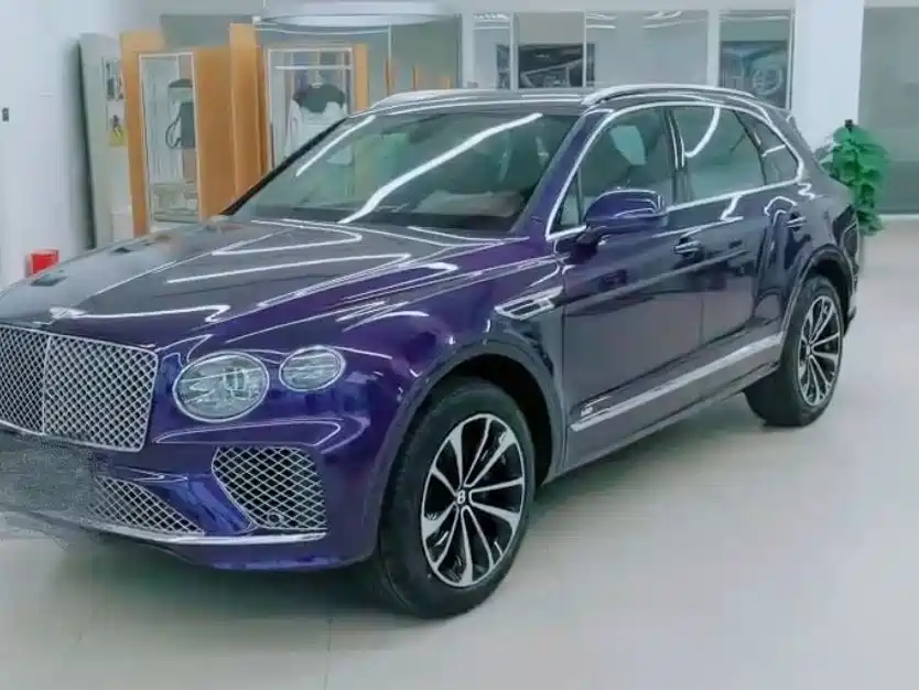 Bentley Bentayga 2021 — фото 1