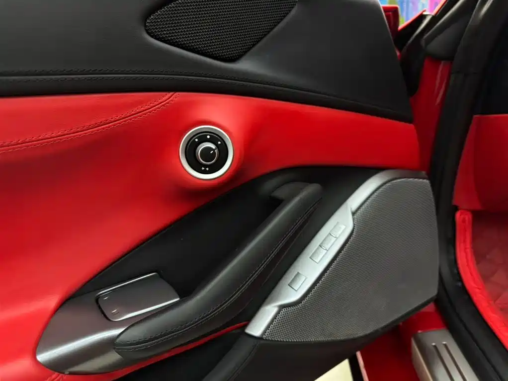 Ferrari Portofino 2019 — фото 12
