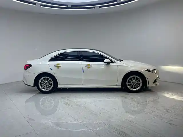Mercedes-Benz A-Class 2023 — фото 8