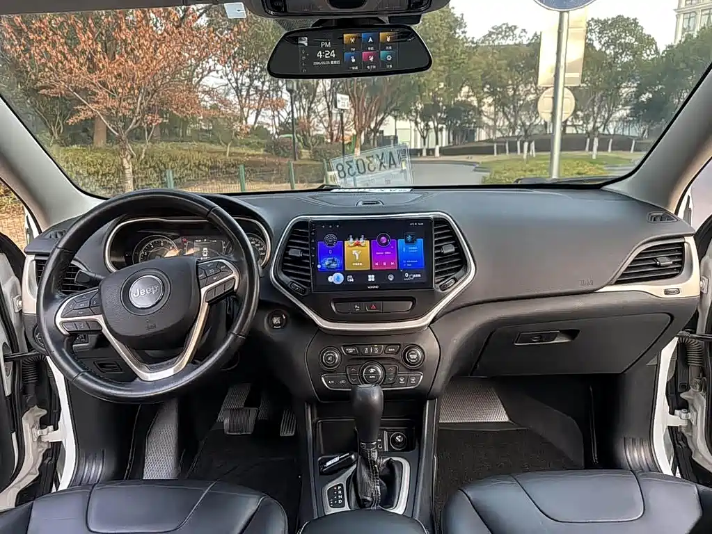 Jeep Cherokee 2015 — фото 11