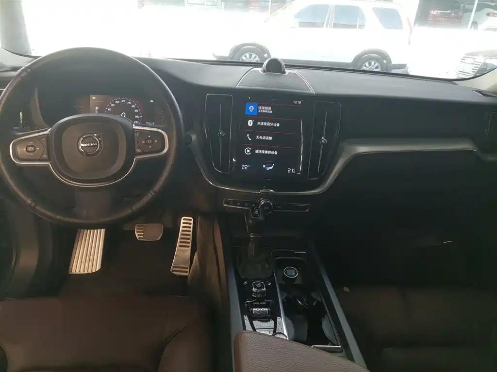 Volvo XC60 2018 — фото 10