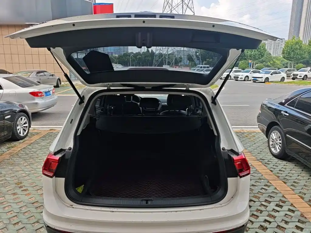 Volkswagen Tiguan L 2018 — фото 19