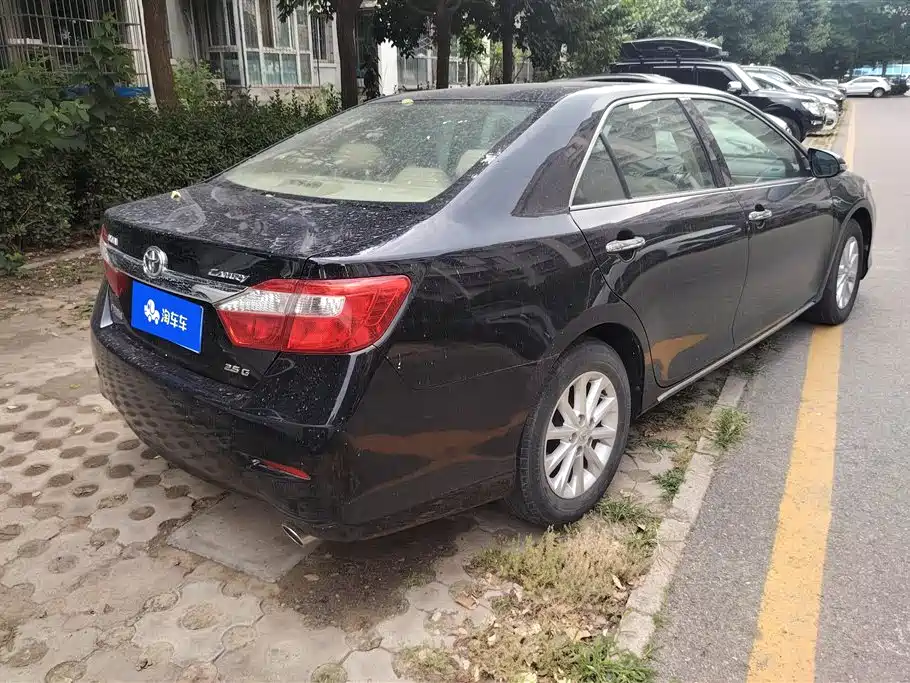 Toyota Camry 2015 — фото 3