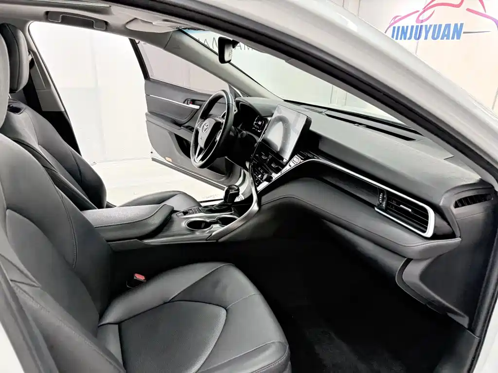 Toyota Camry 2022 — фото 17