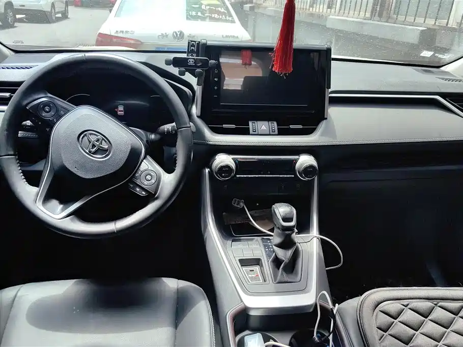 Toyota RAV4 2021 — фото 12